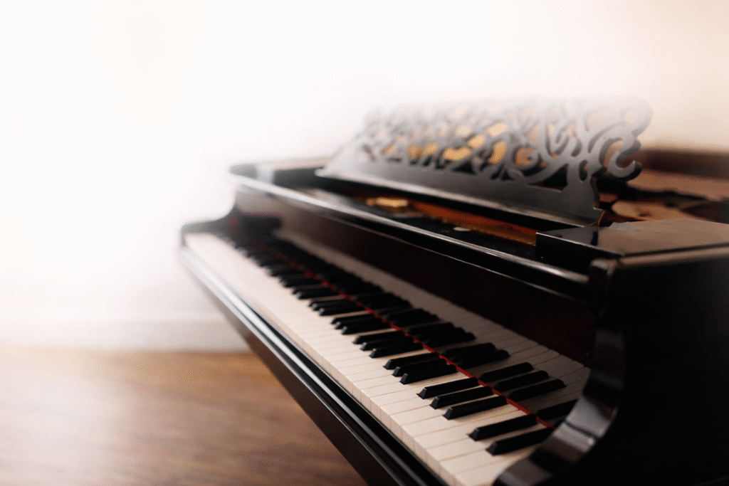 clavier de piano noir élégant